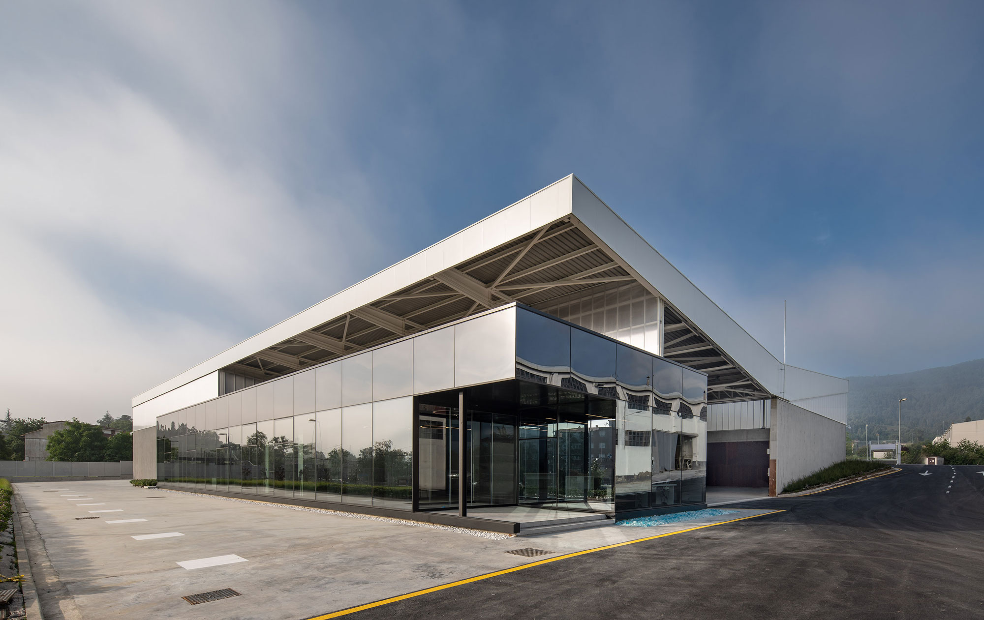 Nave industrial y oficinas