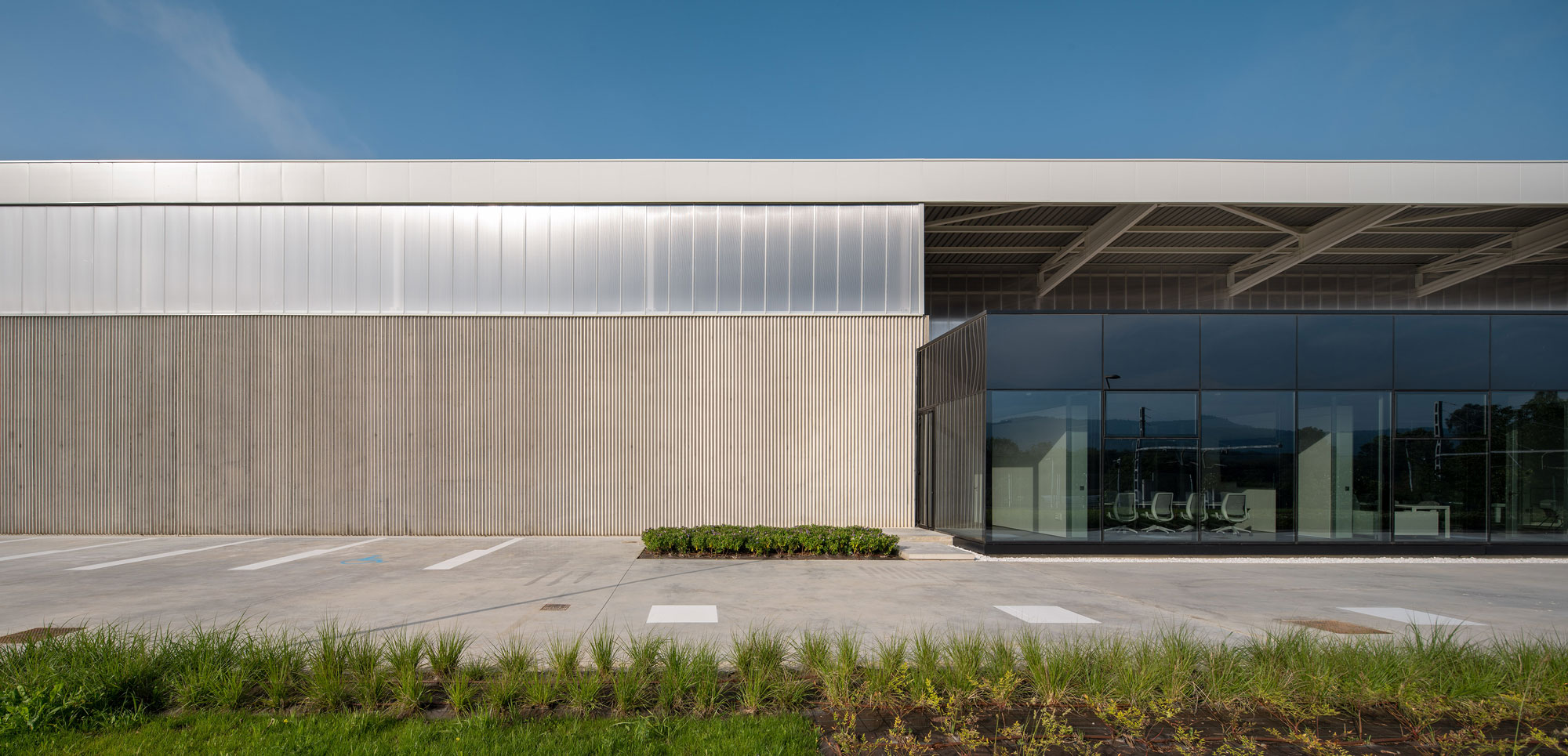 Nave industrial y oficinas