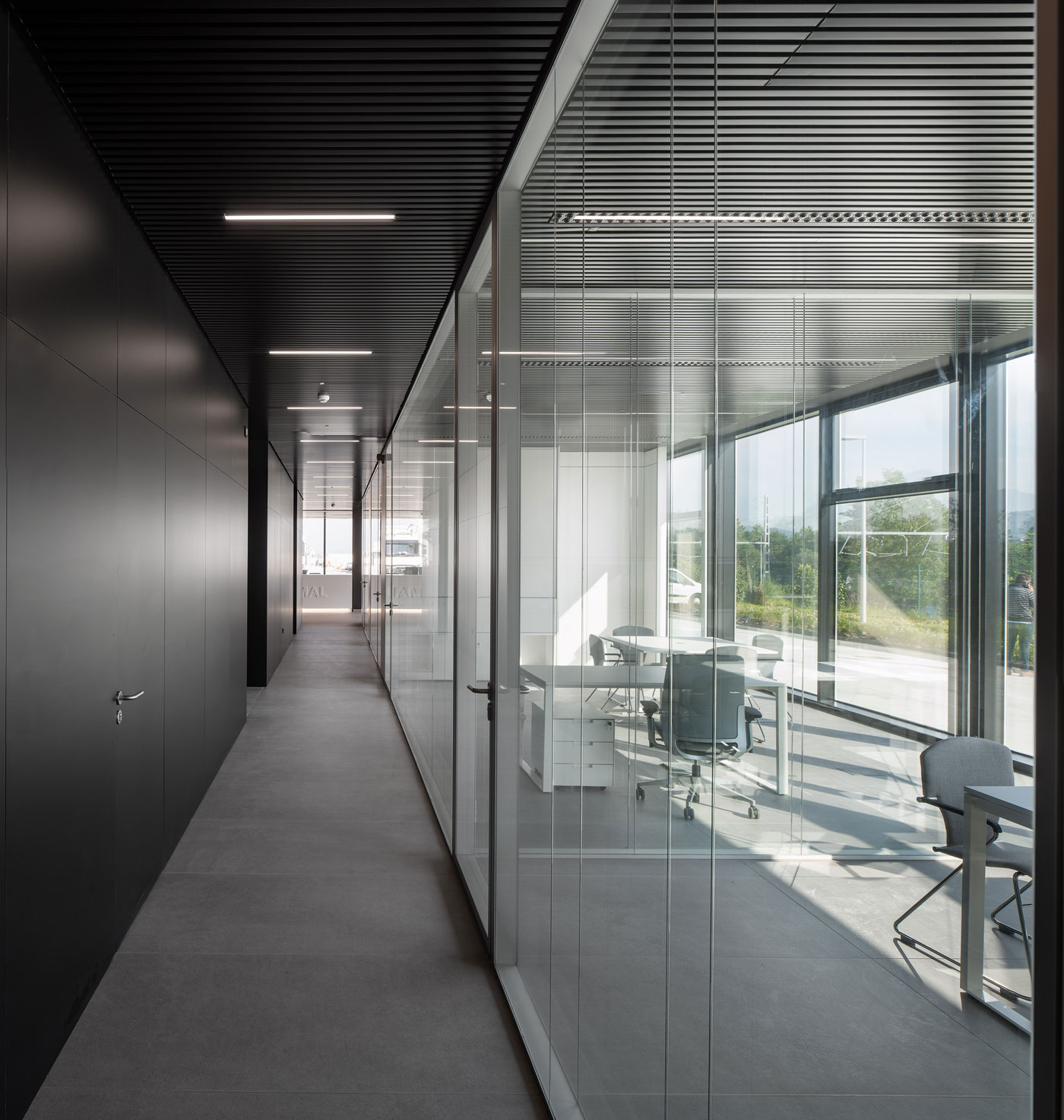 Nave industrial y oficinas