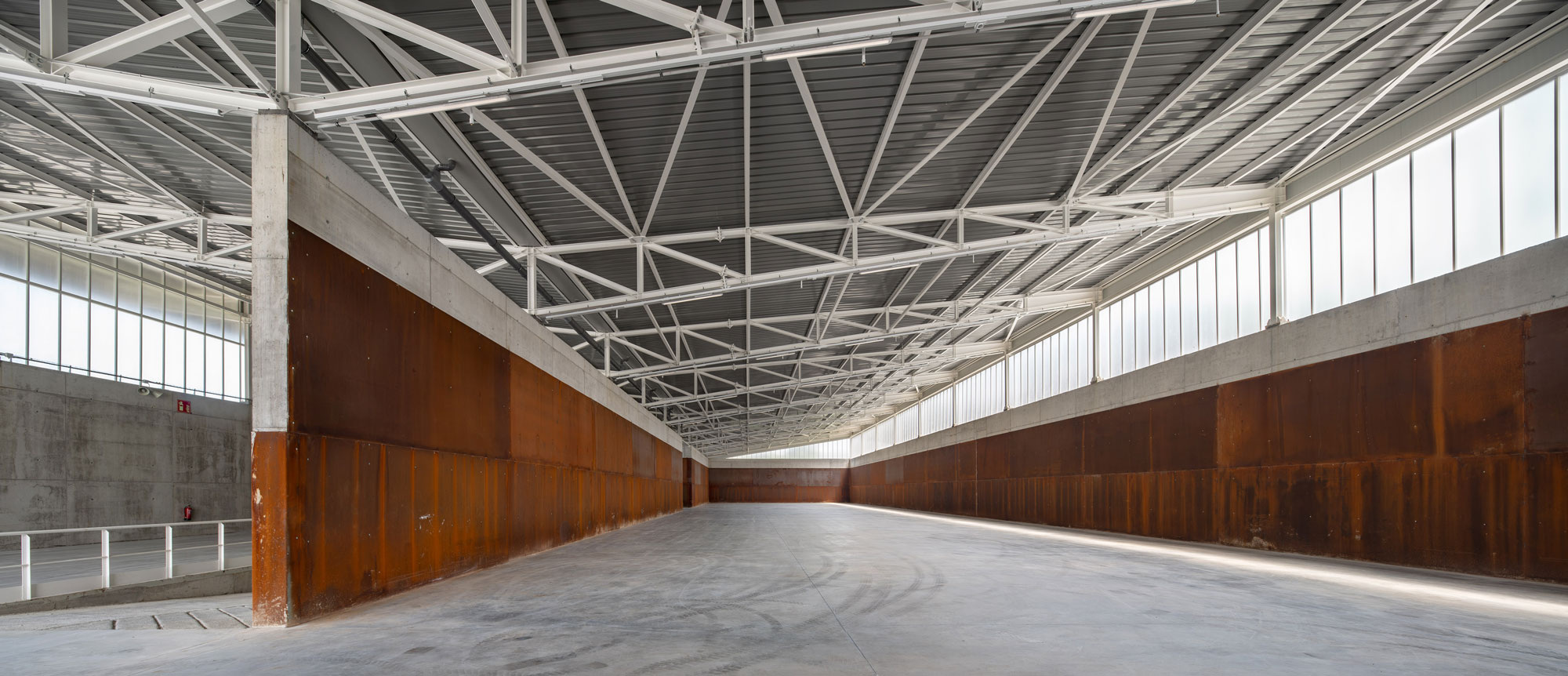 Nave industrial y oficinas