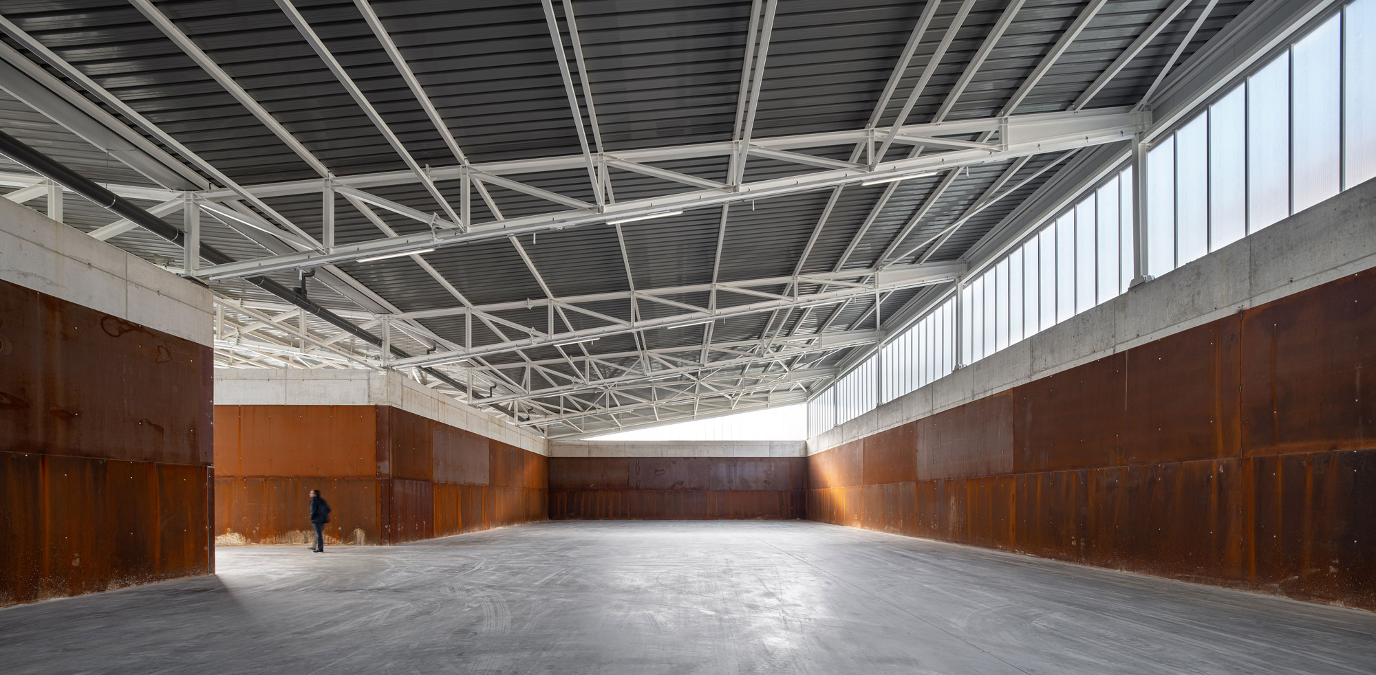 Nave industrial y oficinas